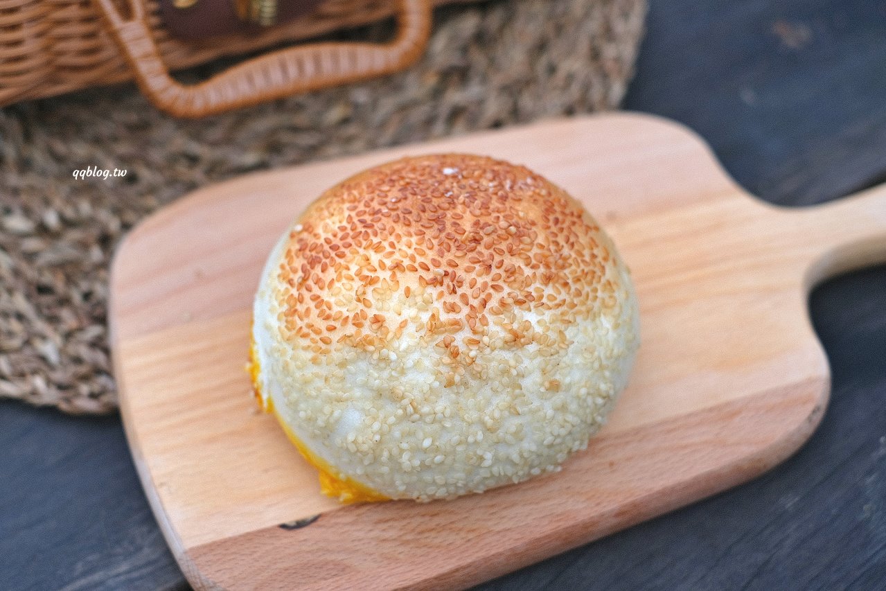宜蘭五結︱五結．阿賢碳烤燒餅店．銅板價美味燒餅，越吃越香，有甜有鹹超滿足 @QQ的懶骨頭