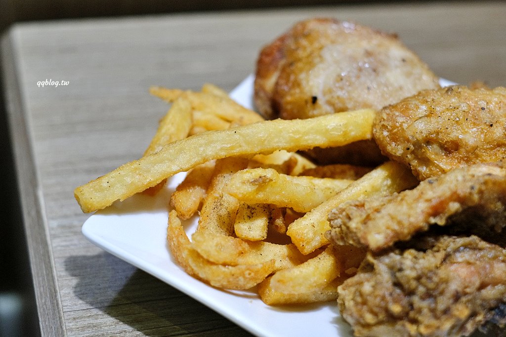 台東︱藍蜻蜓速食專賣店．在地營業超過30年老牌炸雞店，台東必吃炸雞之一 @QQ的懶骨頭