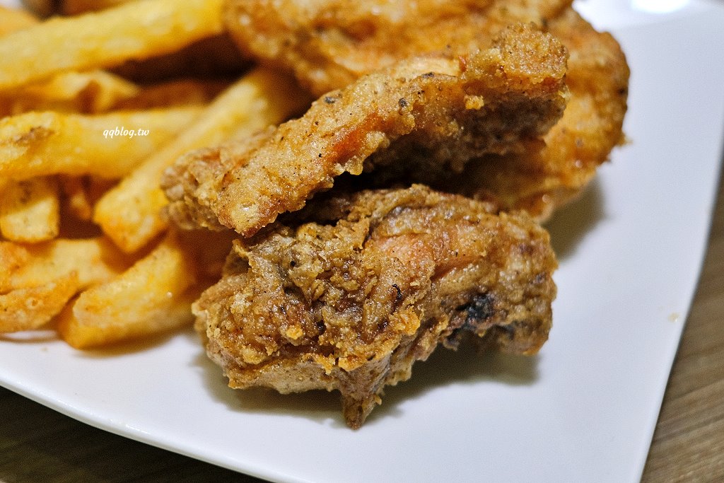 台東︱藍蜻蜓速食專賣店．在地營業超過30年老牌炸雞店，台東必吃炸雞之一 @QQ的懶骨頭