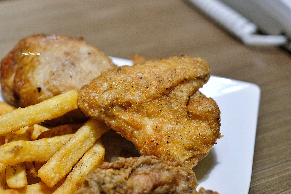 台東︱藍蜻蜓速食專賣店．在地營業超過30年老牌炸雞店，台東必吃炸雞之一 @QQ的懶骨頭