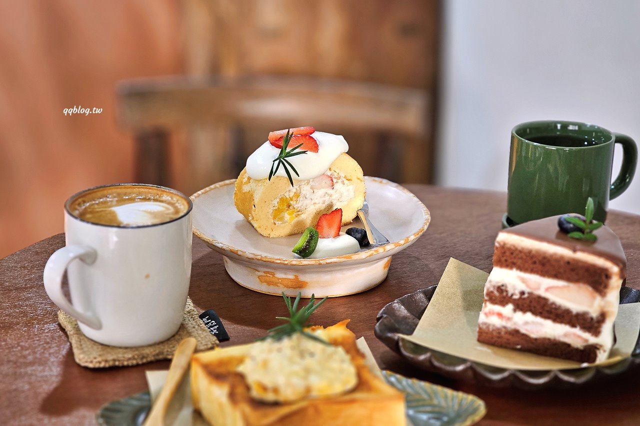 台中東區︱小犬咖啡店．日式老宅裡的咖啡館，吐司和甜點都很有水準(已歇業) @QQ的懶骨頭