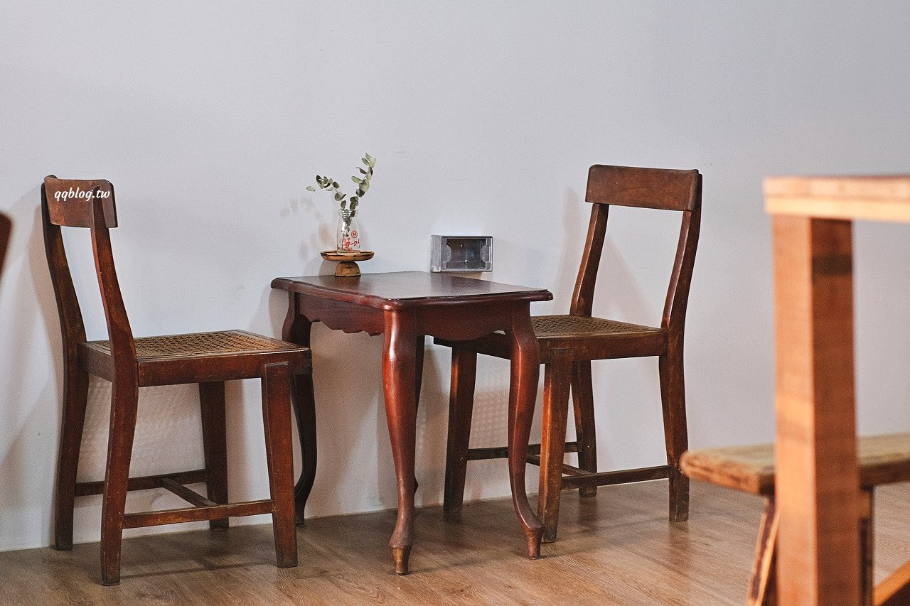 台中東區︱小犬咖啡店．日式老宅裡的咖啡館，吐司和甜點都很有水準(已歇業) @QQ的懶骨頭