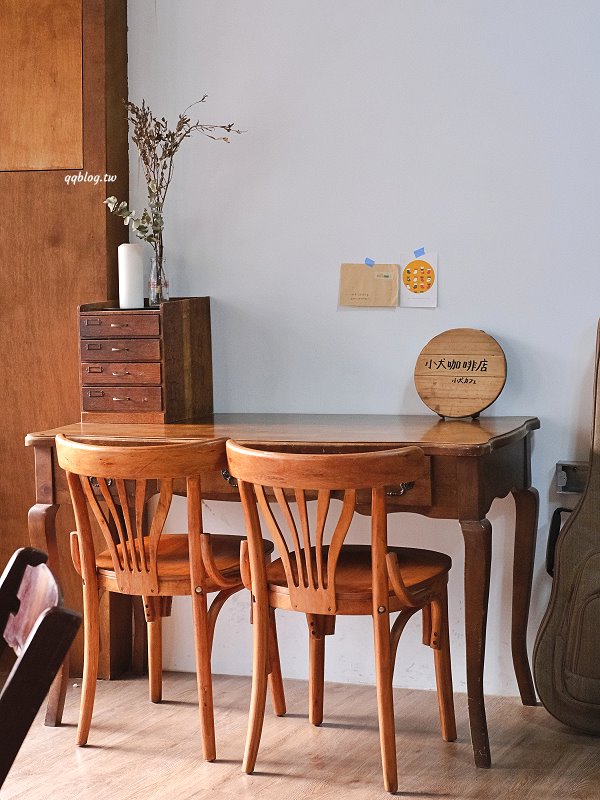台中東區︱小犬咖啡店．日式老宅裡的咖啡館，吐司和甜點都很有水準(已歇業) @QQ的懶骨頭