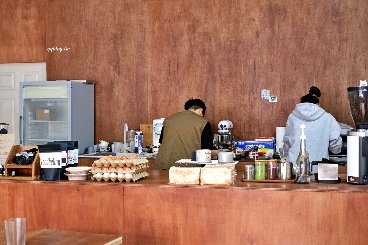 台中東區︱小犬咖啡店．日式老宅裡的咖啡館，吐司和甜點都很有水準(已歇業) @QQ的懶骨頭