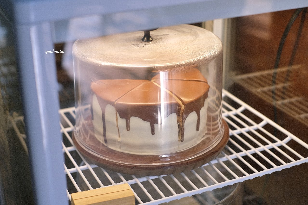 台中東區︱小犬咖啡店．日式老宅裡的咖啡館，吐司和甜點都很有水準(已歇業) @QQ的懶骨頭