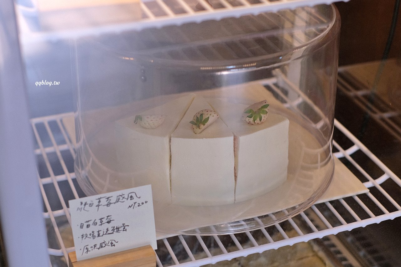 台中東區︱小犬咖啡店．日式老宅裡的咖啡館，吐司和甜點都很有水準(已歇業) @QQ的懶骨頭