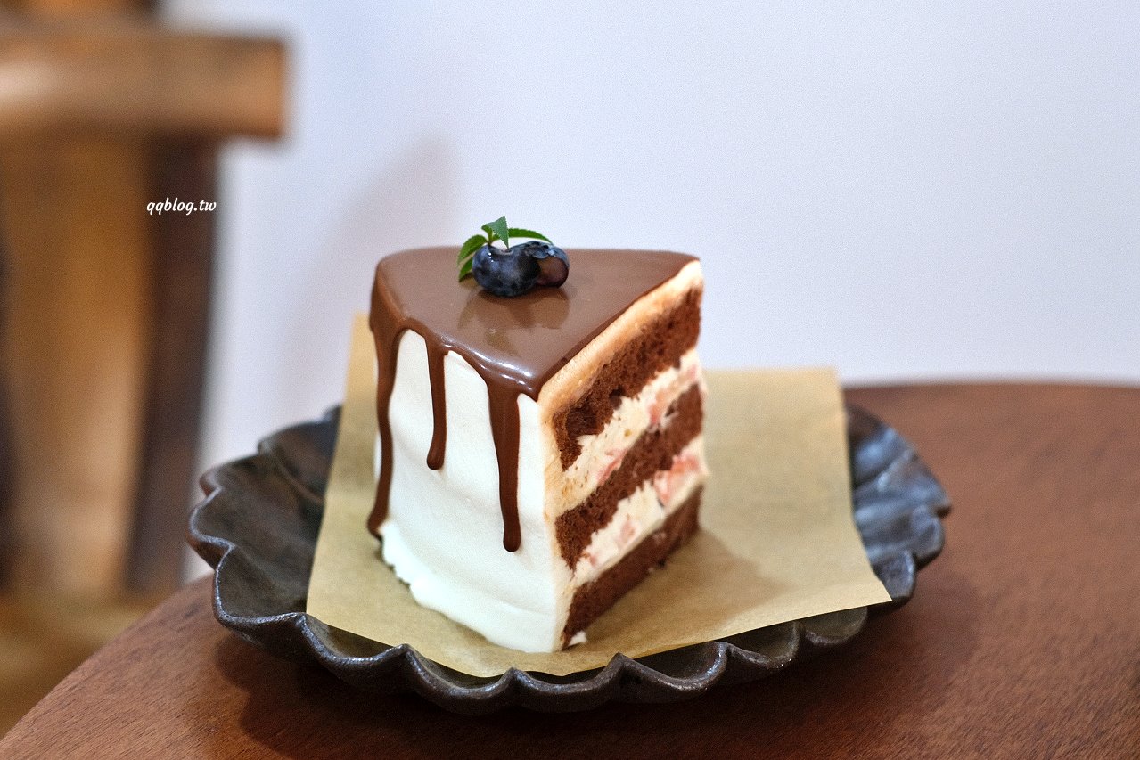 台中東區︱小犬咖啡店．日式老宅裡的咖啡館，吐司和甜點都很有水準(已歇業) @QQ的懶骨頭