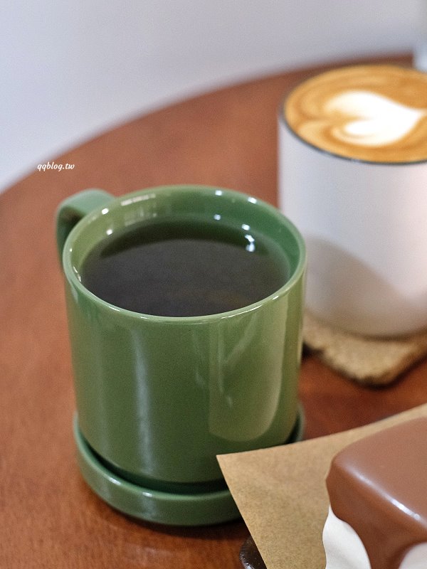 台中東區︱小犬咖啡店．日式老宅裡的咖啡館，吐司和甜點都很有水準(已歇業) @QQ的懶骨頭