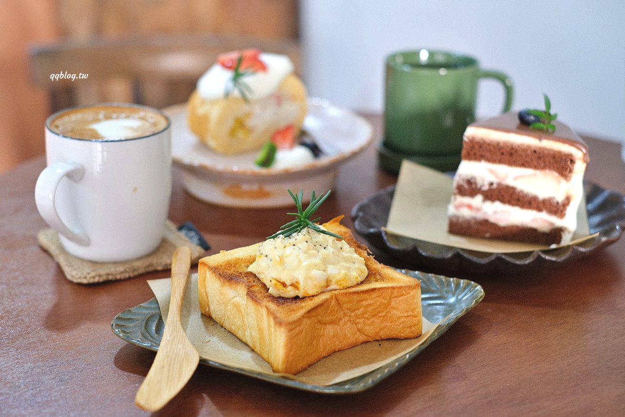 台中東區︱小犬咖啡店．日式老宅裡的咖啡館，吐司和甜點都很有水準(已歇業) @QQ的懶骨頭