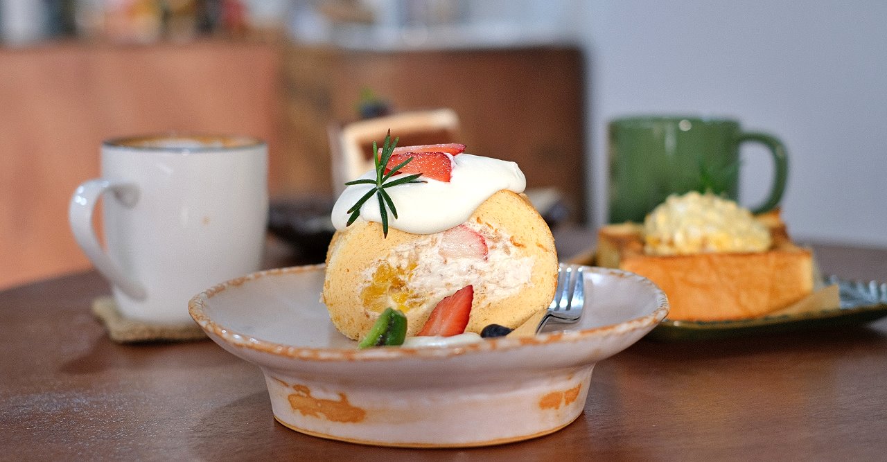 台中東區︱小犬咖啡店．日式老宅裡的咖啡館，吐司和甜點都很有水準(已歇業) @QQ的懶骨頭