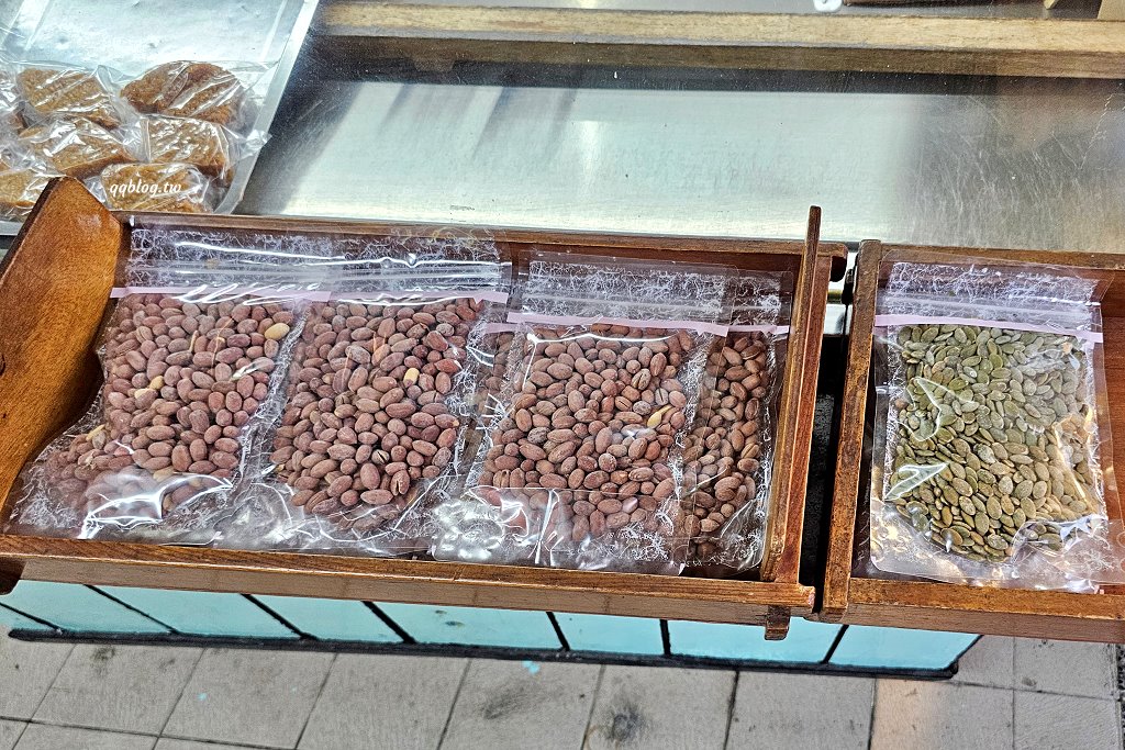 台東關山︱三美西點麵包店．台東70年老店，花生酥、杏仁酥、芝麻酥必買，一口接一口很涮嘴 @QQ的懶骨頭