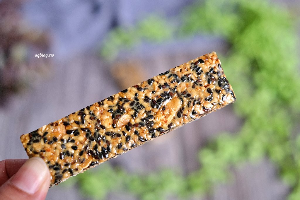 台東關山︱三美西點麵包店．台東70年老店，花生酥、杏仁酥、芝麻酥必買，一口接一口很涮嘴 @QQ的懶骨頭