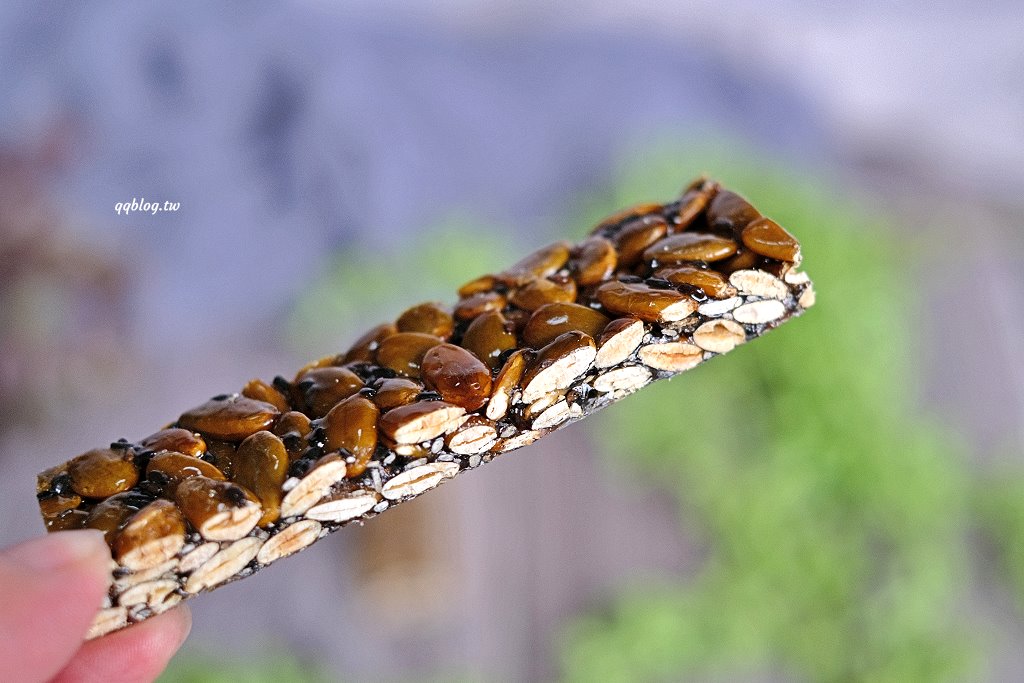 台東關山︱三美西點麵包店．台東70年老店，花生酥、杏仁酥、芝麻酥必買，一口接一口很涮嘴 @QQ的懶骨頭