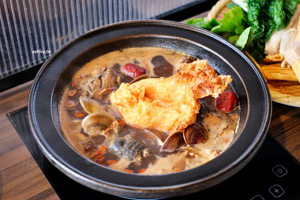 台中沙鹿︱尚石苑石頭火鍋專賣．海線人氣火鍋大改裝，蔬菜、飲料自助吃到飽 @QQ的懶骨頭