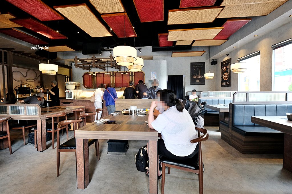 台中沙鹿︱尚石苑石頭火鍋專賣．海線人氣火鍋大改裝，蔬菜、飲料自助吃到飽 @QQ的懶骨頭