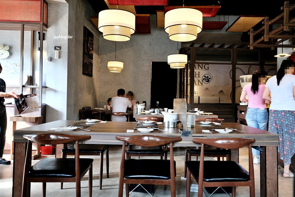 台中沙鹿︱尚石苑石頭火鍋專賣．海線人氣火鍋大改裝，蔬菜、飲料自助吃到飽 @QQ的懶骨頭