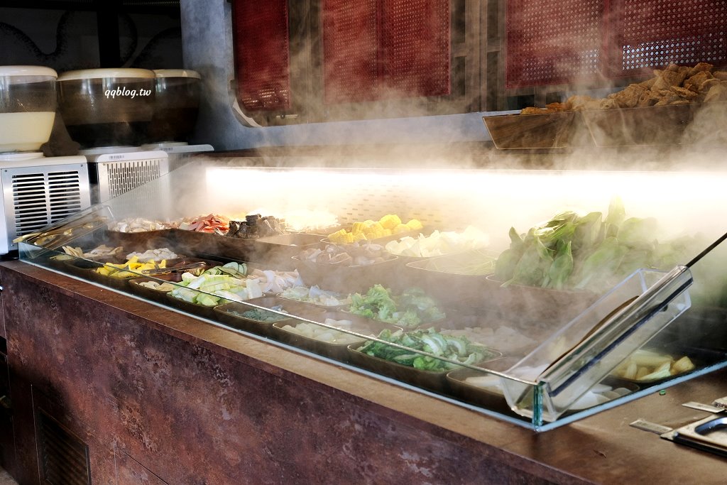 台中沙鹿︱尚石苑石頭火鍋專賣．海線人氣火鍋大改裝，蔬菜、飲料自助吃到飽 @QQ的懶骨頭