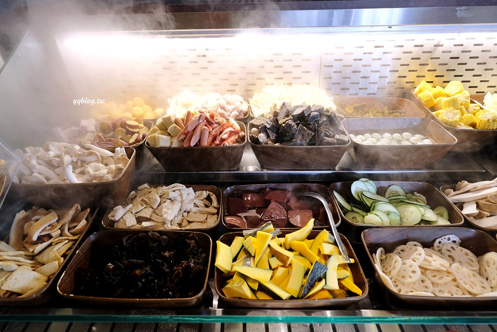台中沙鹿︱尚石苑石頭火鍋專賣．海線人氣火鍋大改裝，蔬菜、飲料自助吃到飽 @QQ的懶骨頭
