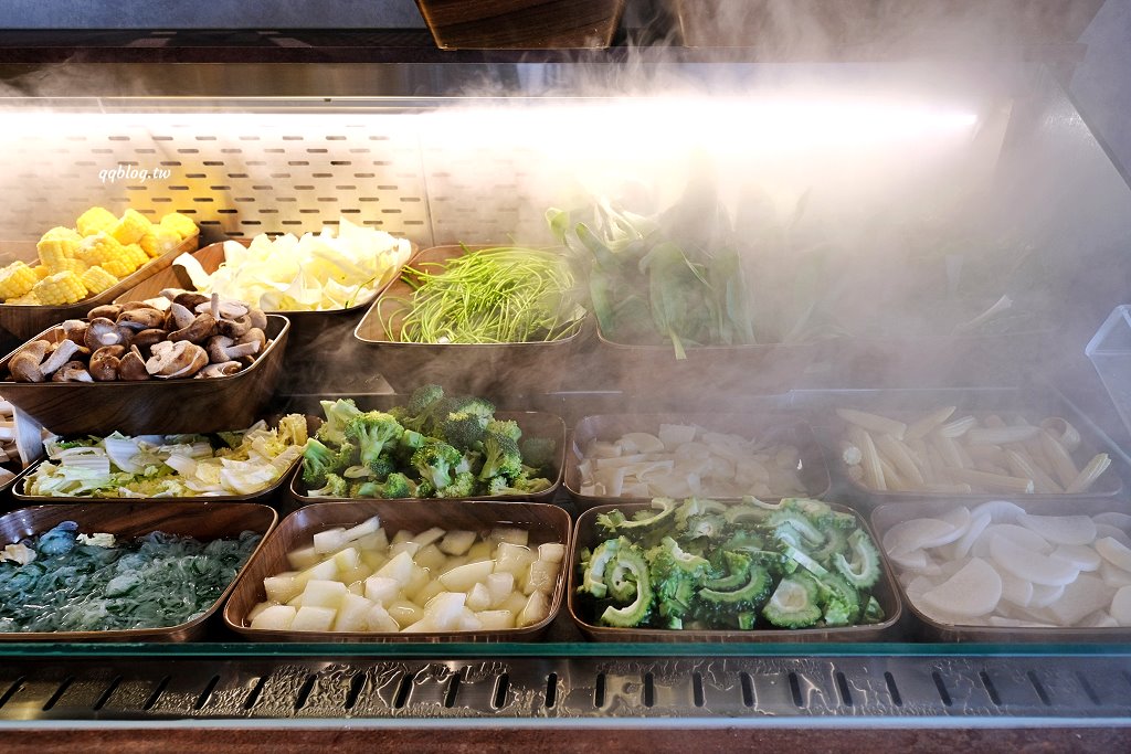 台中沙鹿︱尚石苑石頭火鍋專賣．海線人氣火鍋大改裝，蔬菜、飲料自助吃到飽 @QQ的懶骨頭