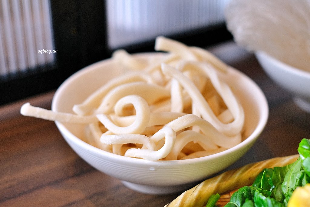 台中沙鹿︱尚石苑石頭火鍋專賣．海線人氣火鍋大改裝，蔬菜、飲料自助吃到飽 @QQ的懶骨頭