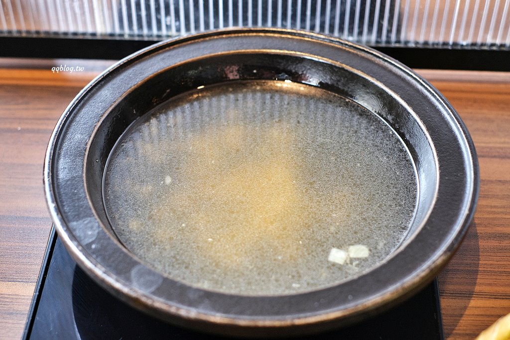 台中沙鹿︱尚石苑石頭火鍋專賣．海線人氣火鍋大改裝，蔬菜、飲料自助吃到飽 @QQ的懶骨頭
