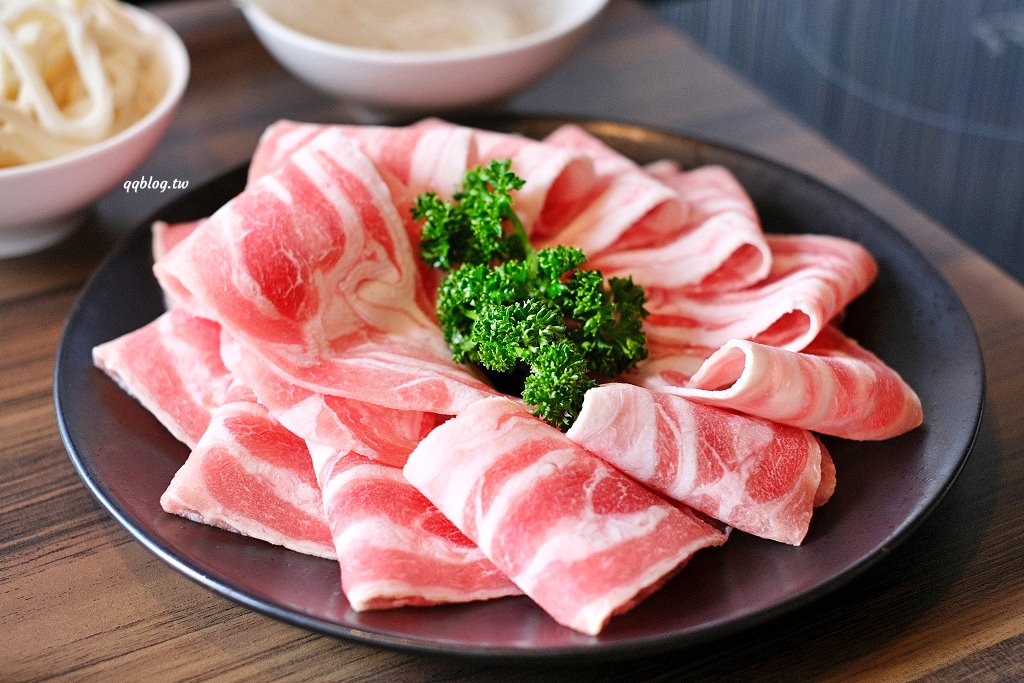 台中沙鹿︱尚石苑石頭火鍋專賣．海線人氣火鍋大改裝，蔬菜、飲料自助吃到飽 @QQ的懶骨頭