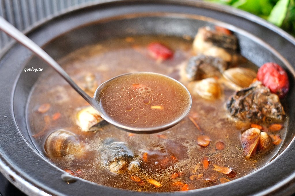 台中沙鹿︱尚石苑石頭火鍋專賣．海線人氣火鍋大改裝，蔬菜、飲料自助吃到飽 @QQ的懶骨頭