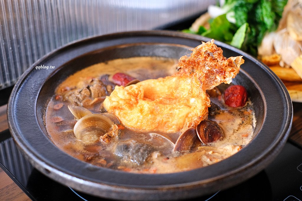 台中沙鹿︱尚石苑石頭火鍋專賣．海線人氣火鍋大改裝，蔬菜、飲料自助吃到飽 @QQ的懶骨頭