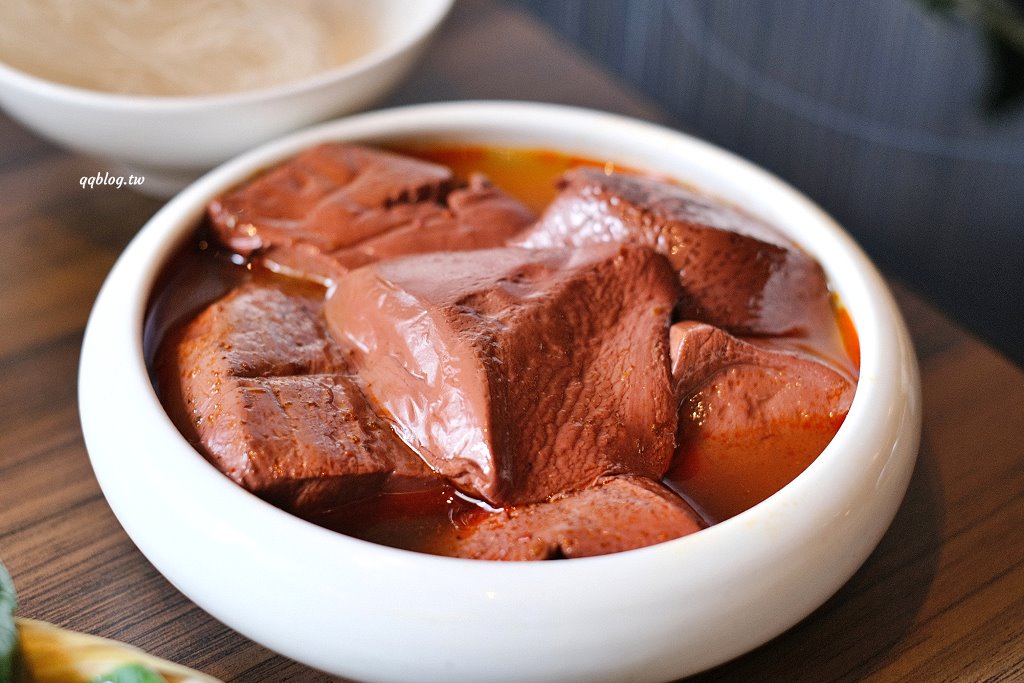 台中沙鹿︱尚石苑石頭火鍋專賣．海線人氣火鍋大改裝，蔬菜、飲料自助吃到飽 @QQ的懶骨頭