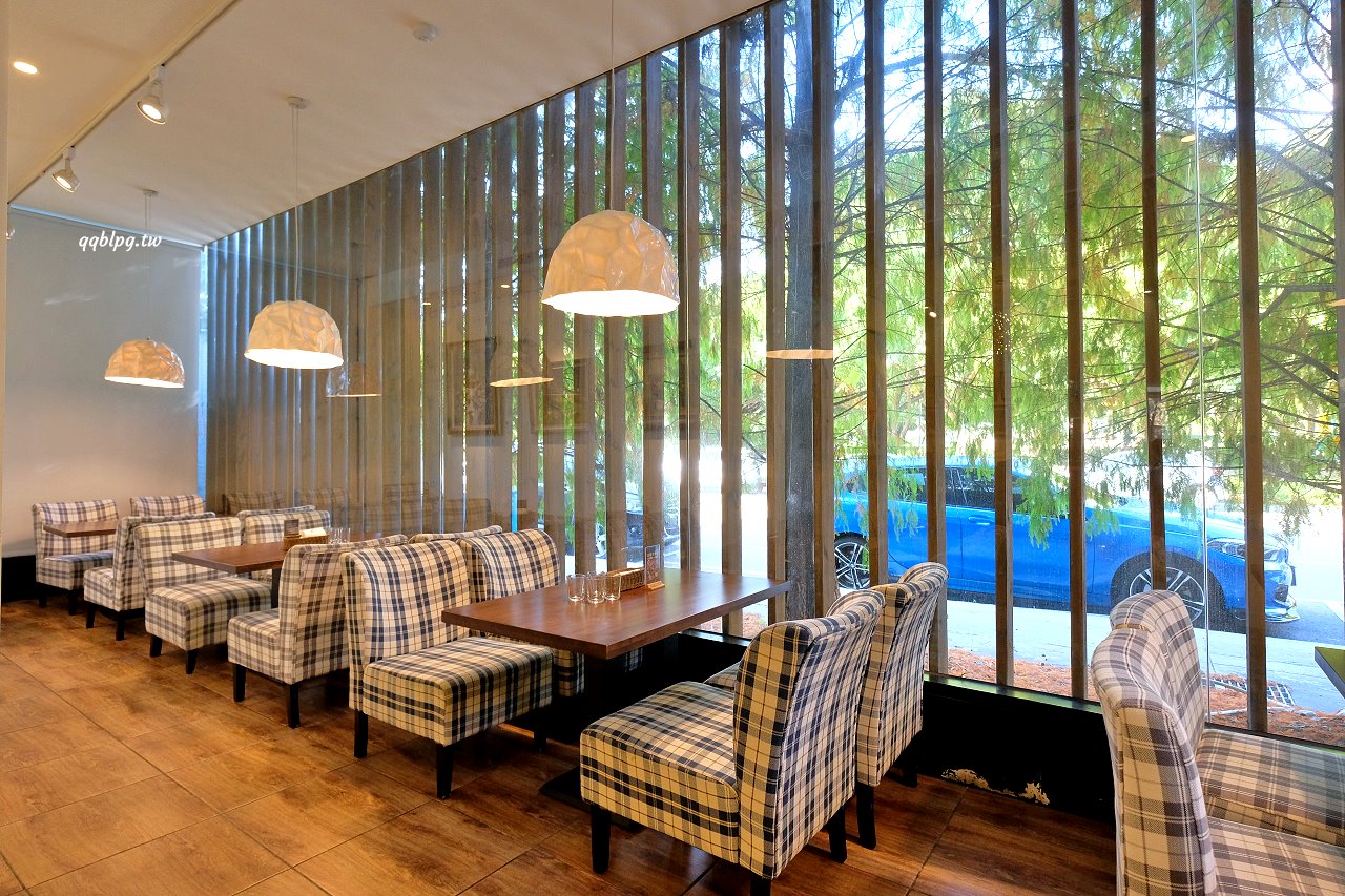 台中南屯︱The Café By 想 台中．座落七期獨棟咖啡館，環境寬敞還有唯美浪漫的落羽松、魚池，聚餐的好選擇 @QQ的懶骨頭