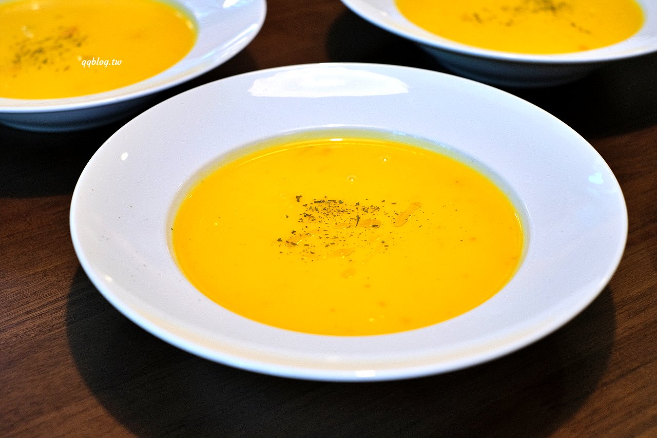 台中南屯︱The Café By 想 台中．座落七期獨棟咖啡館，環境寬敞還有唯美浪漫的落羽松、魚池，聚餐的好選擇 @QQ的懶骨頭