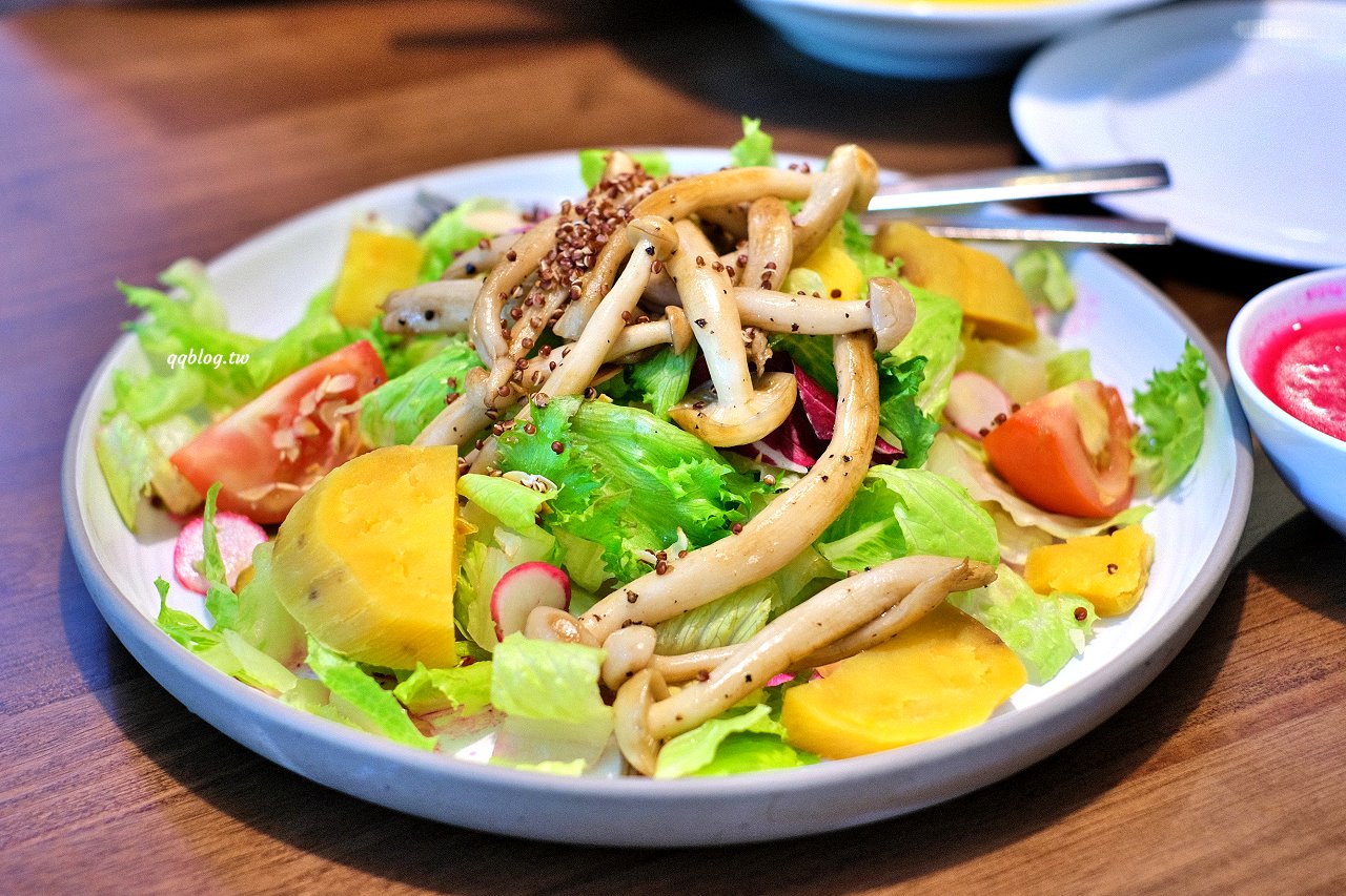 台中南屯︱The Café By 想 台中．座落七期獨棟咖啡館，環境寬敞還有唯美浪漫的落羽松、魚池，聚餐的好選擇 @QQ的懶骨頭