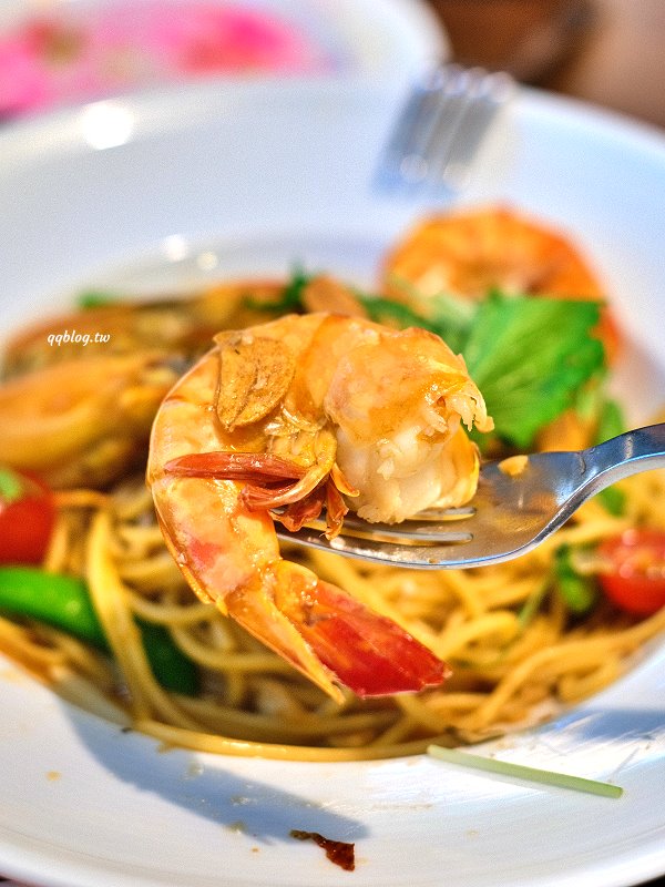 台中南屯︱The Café By 想 台中．座落七期獨棟咖啡館，環境寬敞還有唯美浪漫的落羽松、魚池，聚餐的好選擇 @QQ的懶骨頭