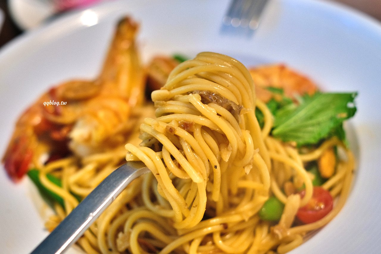 台中南屯︱The Café By 想 台中．座落七期獨棟咖啡館，環境寬敞還有唯美浪漫的落羽松、魚池，聚餐的好選擇 @QQ的懶骨頭