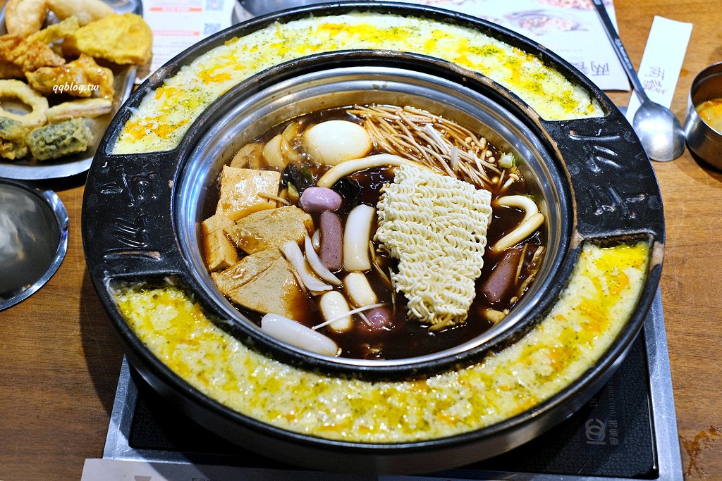 台中北區︱兩餐 두끼 韓國年糕火鍋吃到飽@中友店．349元起吃到飽，一次品嚐年糕火鍋和韓式炒飯 @QQ的懶骨頭
