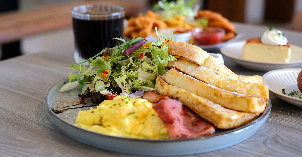 台中北屯︱楓葉咖啡 The Maple Cafe．澳式風格早午餐，全天候供應不管什麼時候都吃得到，大坑、北屯美食推薦 @QQ的懶骨頭