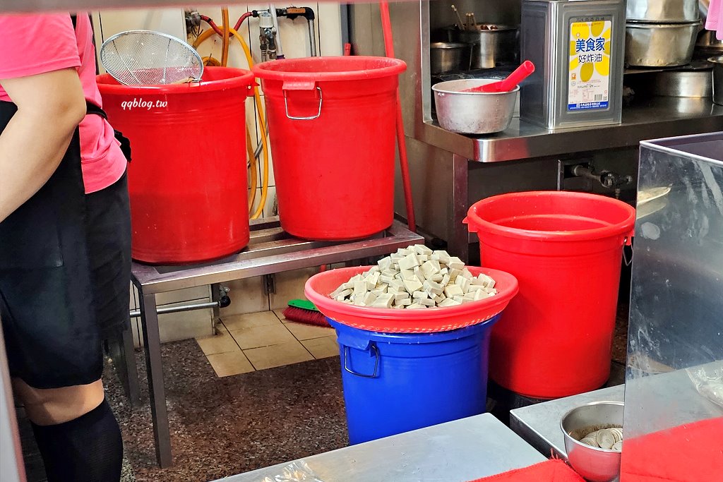 台東︱林家臭豆腐.台東正氣路排隊小吃,來一份當下午茶點心剛剛好 @QQ的懶骨頭 台東︱林家臭豆腐.台東正氣路排隊小吃,來一份當下午茶點心剛剛好 @QQ的懶骨頭