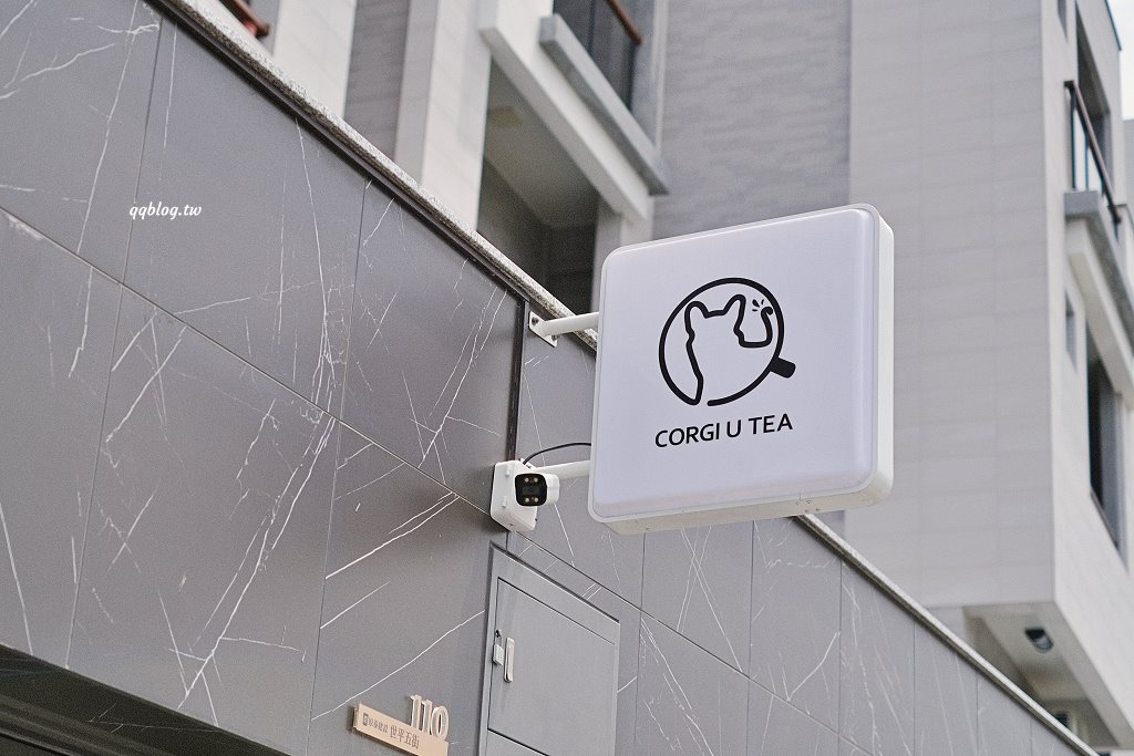 台南安平︱柯基找茶．柯基犬太可愛，要摸、要抱要擼都可以，非常親人 @QQ的懶骨頭