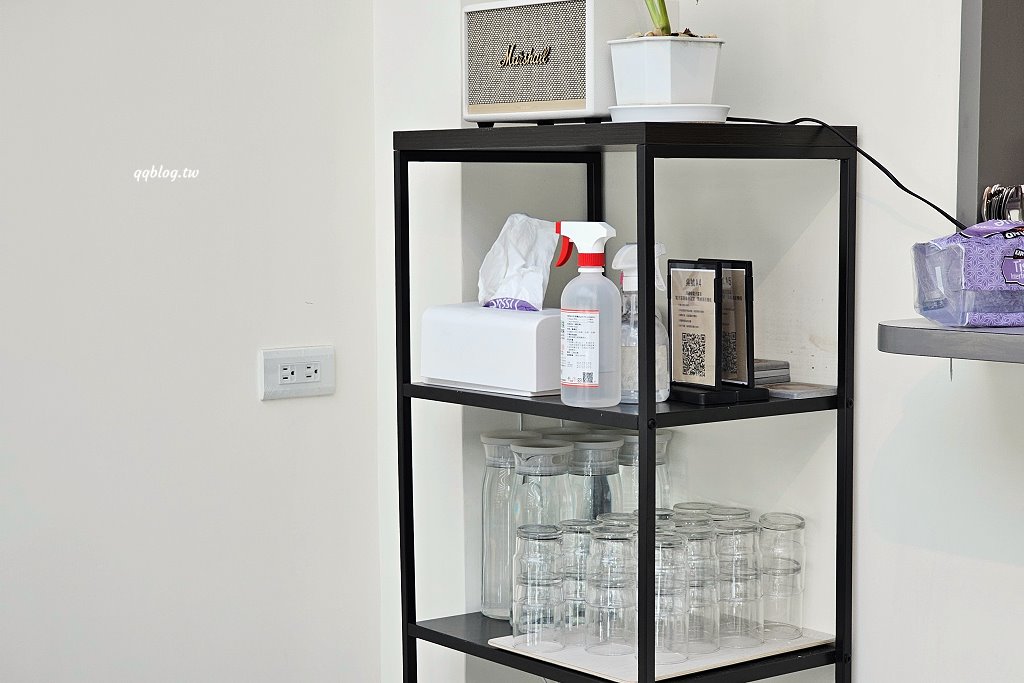 台南安平︱柯基找茶．柯基犬太可愛，要摸、要抱要擼都可以，非常親人 @QQ的懶骨頭