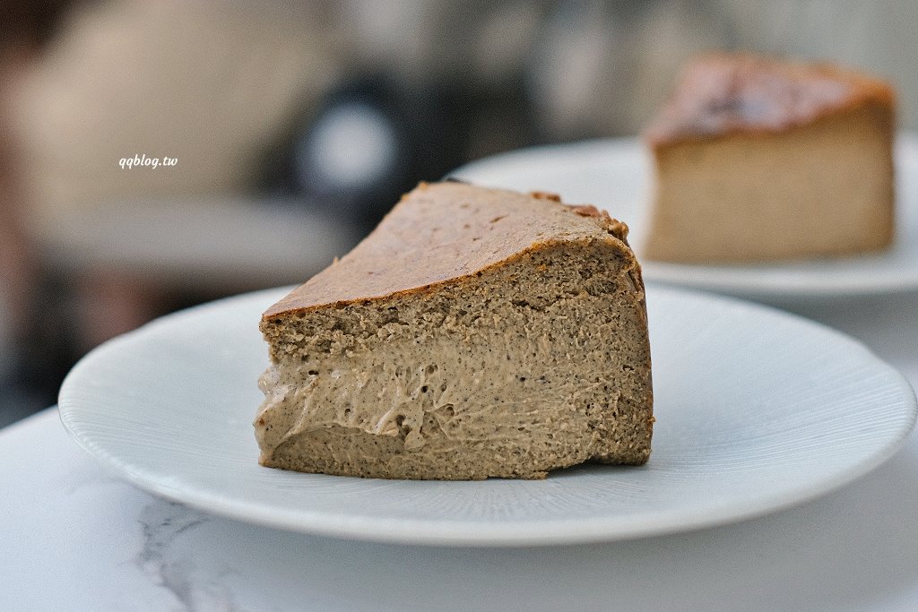 台南安平︱柯基找茶．柯基犬太可愛，要摸、要抱要擼都可以，非常親人 @QQ的懶骨頭