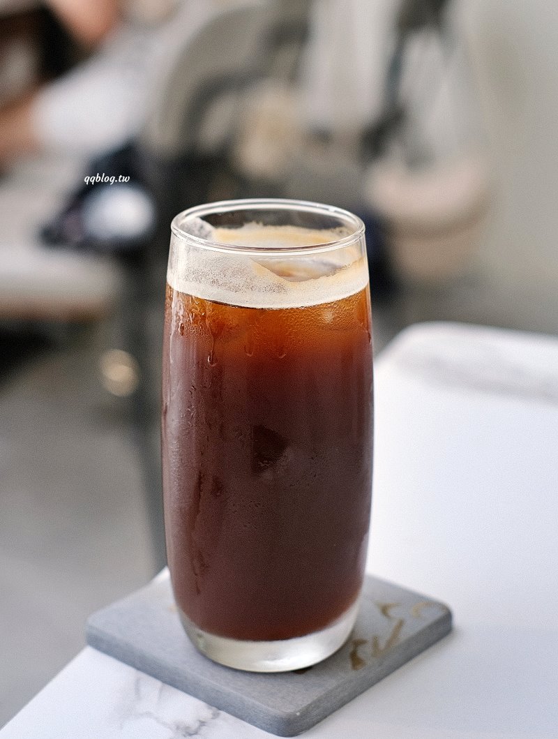 台南安平︱柯基找茶．柯基犬太可愛，要摸、要抱要擼都可以，非常親人 @QQ的懶骨頭