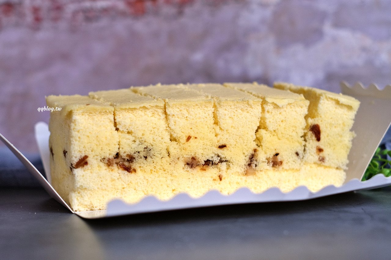 台中豐原︱雪花齋餅行．百年餅店傳統好滋味，百吃不膩的古早味蛋糕捲、雪花月餅，豐原伴手禮推薦 @QQ的懶骨頭