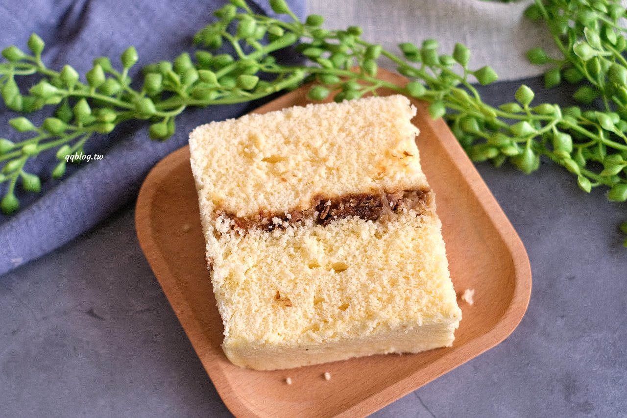 台中豐原︱雪花齋餅行．百年餅店傳統好滋味，百吃不膩的古早味蛋糕捲、雪花月餅，豐原伴手禮推薦 @QQ的懶骨頭