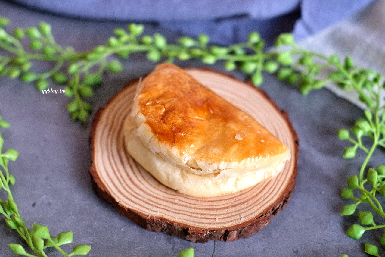 台中豐原︱雪花齋餅行．百年餅店傳統好滋味，百吃不膩的古早味蛋糕捲、雪花月餅，豐原伴手禮推薦 @QQ的懶骨頭