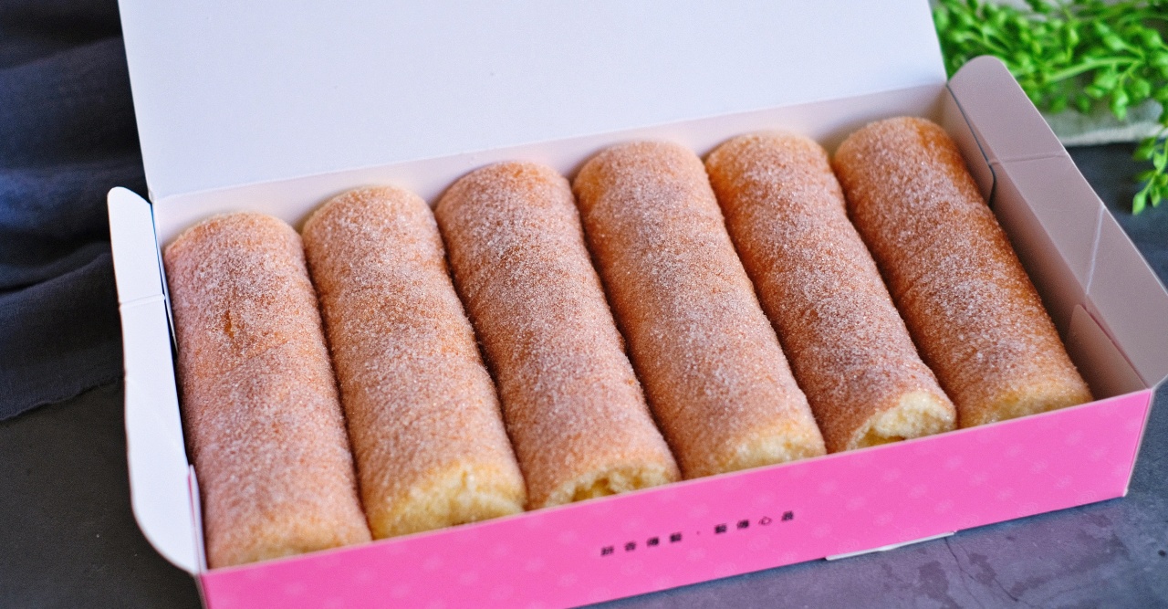 台中豐原︱雪花齋餅行．百年餅店傳統好滋味，百吃不膩的古早味蛋糕捲、雪花月餅，豐原伴手禮推薦 @QQ的懶骨頭