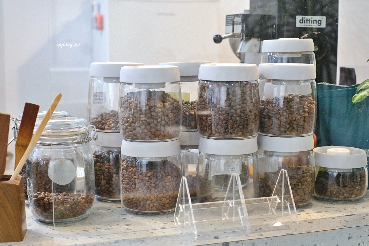 台中沙鹿︱初咖啡 The Origin Coffee Roaster in Shalu．從嘉義搬回到沙鹿的韓風咖啡館，自家烘焙咖啡豆，手作甜點也好吃 @QQ的懶骨頭
