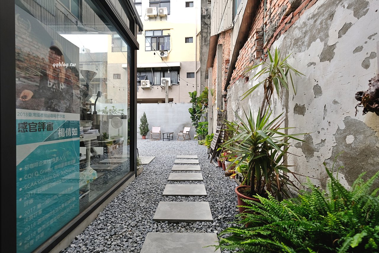 台中沙鹿︱初咖啡 The Origin Coffee Roaster in Shalu．從嘉義搬回到沙鹿的韓風咖啡館，自家烘焙咖啡豆，手作甜點也好吃 @QQ的懶骨頭