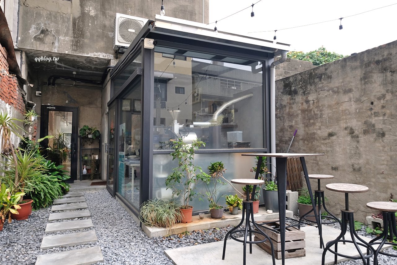 台中沙鹿︱初咖啡 The Origin Coffee Roaster in Shalu．從嘉義搬回到沙鹿的韓風咖啡館，自家烘焙咖啡豆，手作甜點也好吃 @QQ的懶骨頭