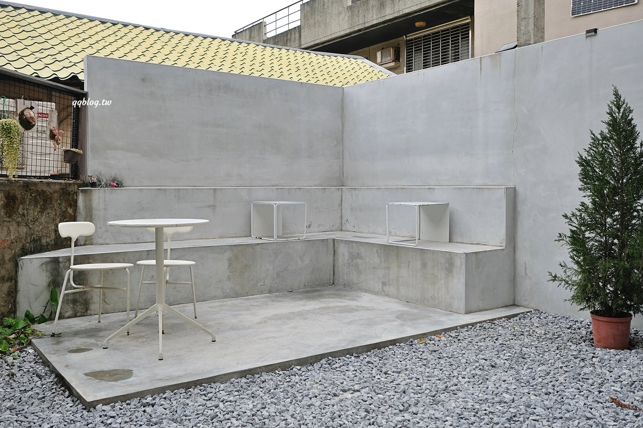 台中沙鹿︱初咖啡 The Origin Coffee Roaster in Shalu．從嘉義搬回到沙鹿的韓風咖啡館，自家烘焙咖啡豆，手作甜點也好吃 @QQ的懶骨頭