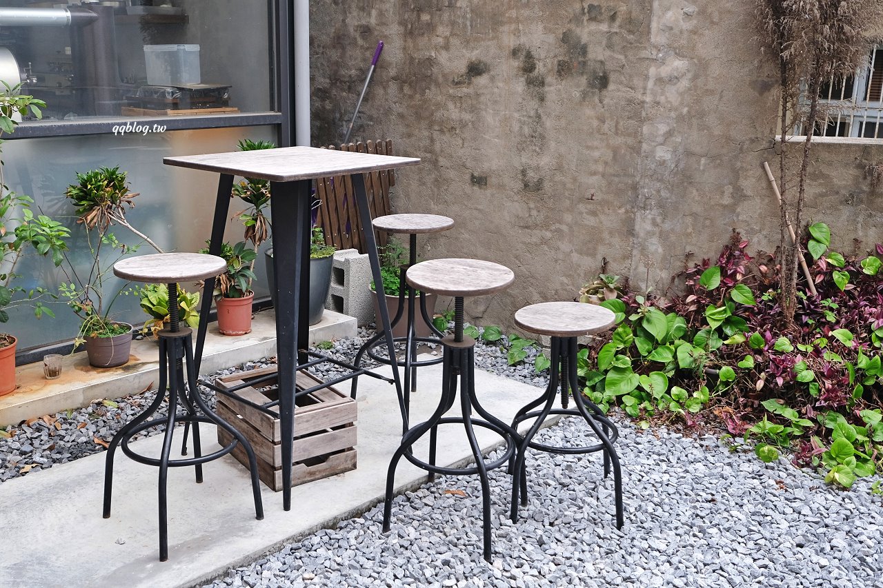 台中沙鹿︱初咖啡 The Origin Coffee Roaster in Shalu．從嘉義搬回到沙鹿的韓風咖啡館，自家烘焙咖啡豆，手作甜點也好吃 @QQ的懶骨頭